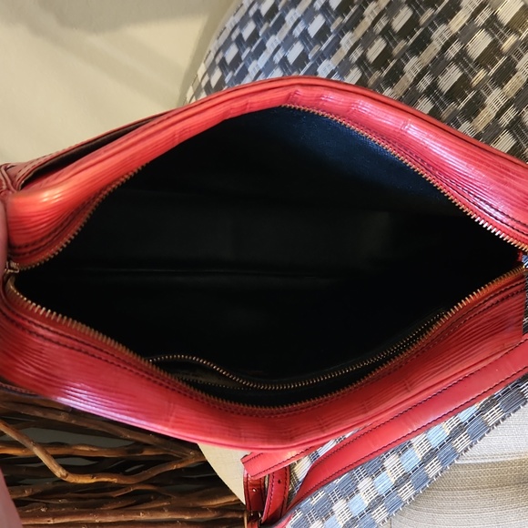 LV Trocadero Camera Bag, Castilian Red Epi Leather - Picture 13 of 17